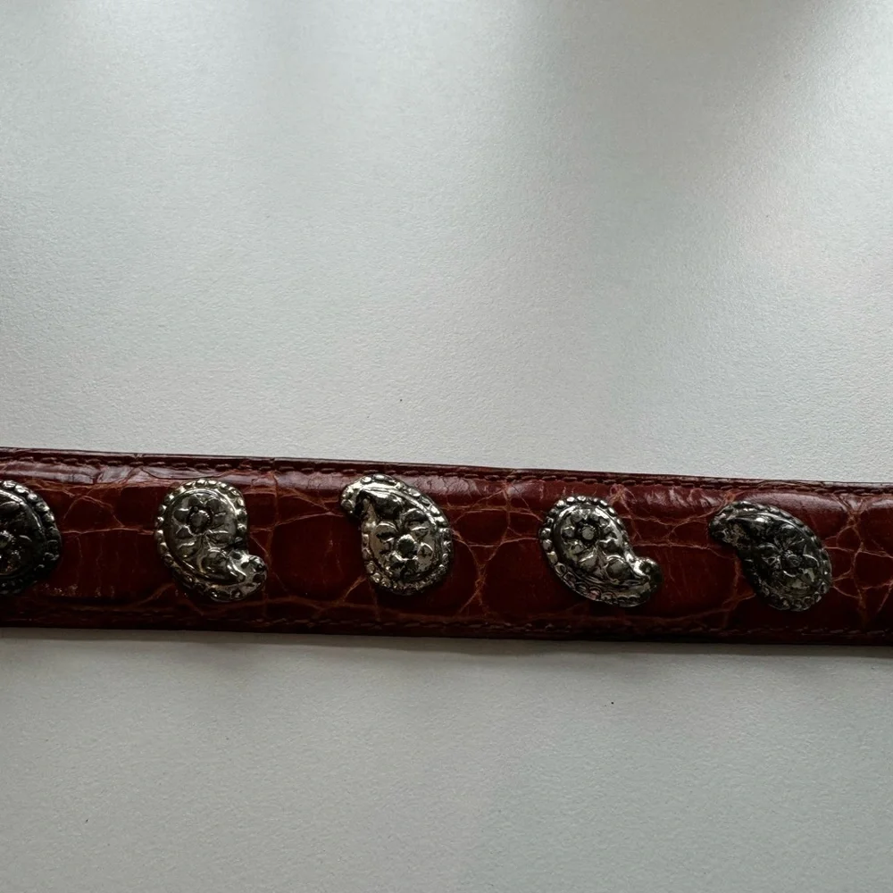Saks Fifth Avenue Women’s Italian Brown Leather Belt w/Silver Detail. M. GUC.
